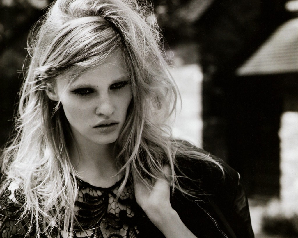 Lara_Stone_in_Prada_Ad