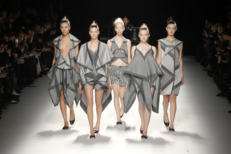 issey-miyake-paris-fashion-week2