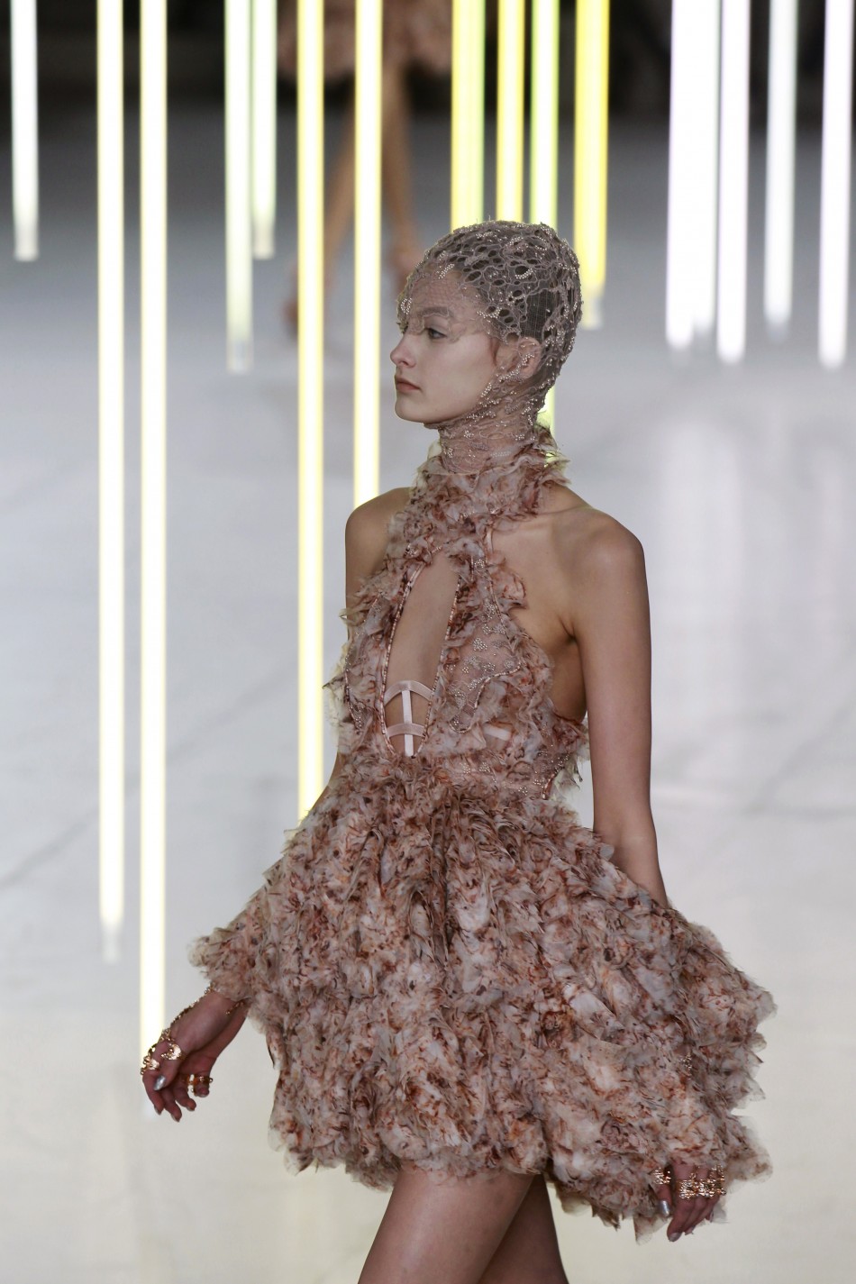 sarah burton, alexander mcqueen 1